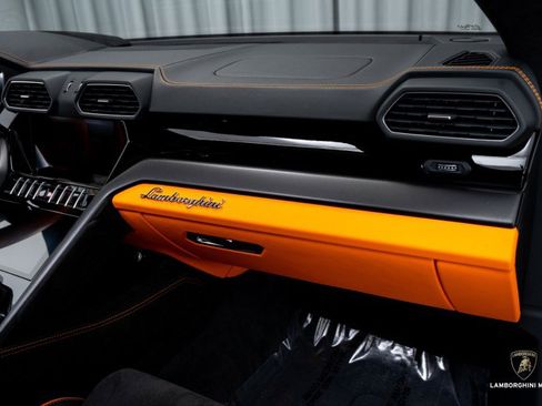Used 2023 Lamborghini Urus S image 52