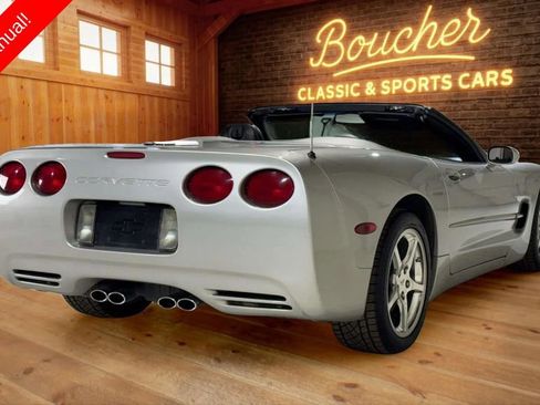 Used 2004 Chevrolet Corvette Convertible w/ Preferred Equipment Group RWD image 3