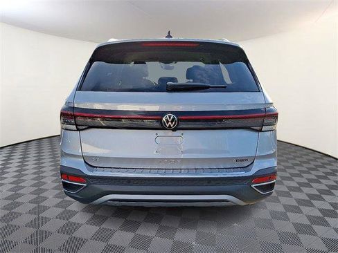 New 2025 Volkswagen Taos SE image 5