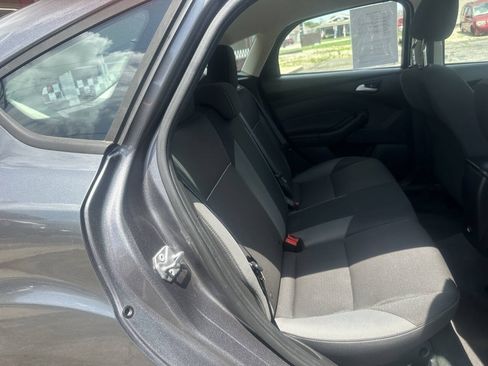 Used 2012 Ford Focus SE FWD image 28