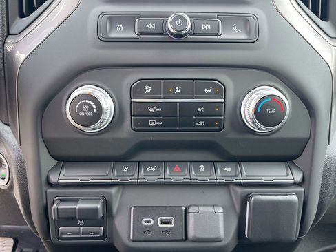 Used 2024 GMC Sierra 2500 Pro w/ Convenience Package image 16