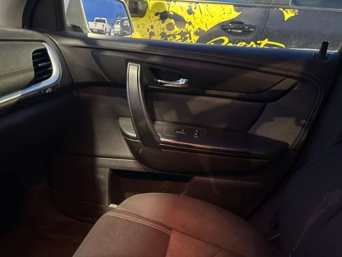 Used 2015 Chevrolet Traverse LT image 17