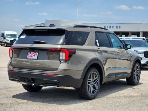 New 2026 Ford Explorer ST-Line w/ ST-Line Street Pack RWD image 4