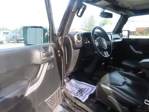 Used 2018 Jeep Wrangler Unlimited Sahara w/ Max Tow Package AWD/4WD image 16