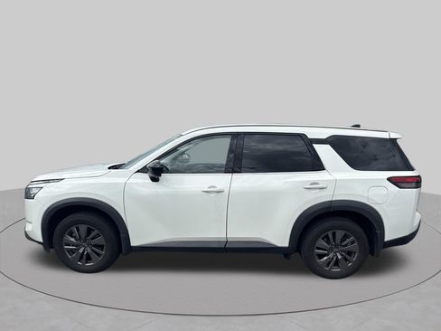 Used 2024 Nissan Pathfinder S FWD image 9