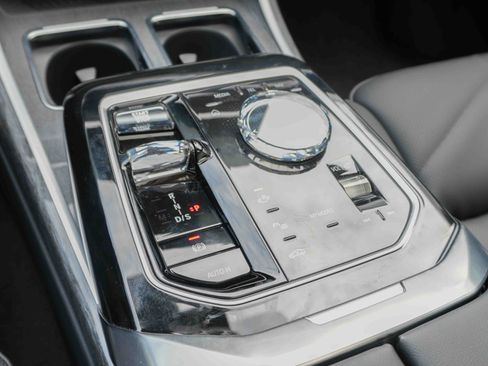 Certified 2024 BMW 740i image 27