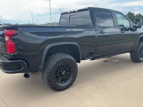 Used 2024 Chevrolet Silverado 2500 ZR2 w/ Technology Package AWD/4WD image 9