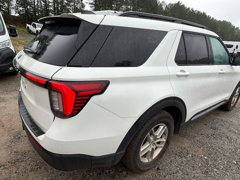 Used 2025 Ford Explorer Active w/ Active Comfort Package RWD image 8