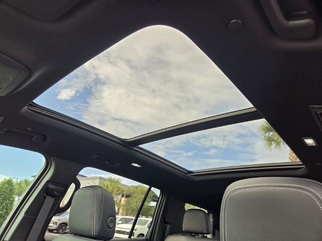 New 2027 Chevrolet Traverse LT w/ Sun and Wheel Package FWD image 14