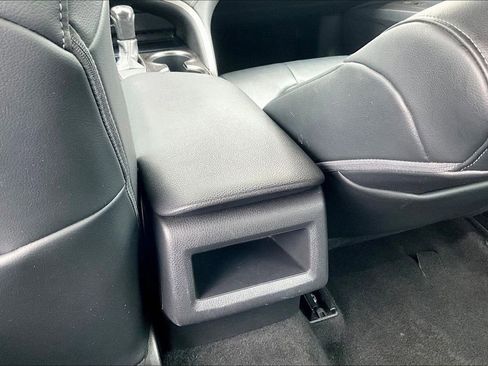 Used 2021 Toyota Camry SE FWD image 11