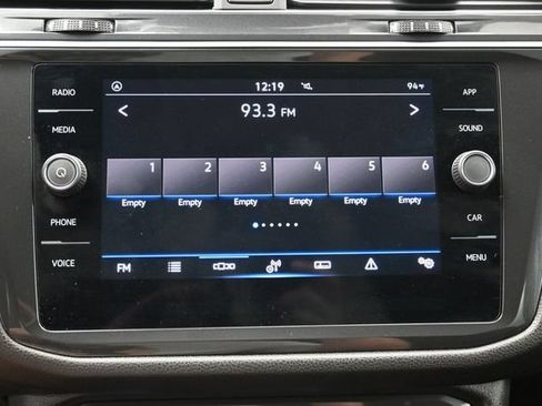 Used 2023 Volkswagen Tiguan SE w/ Panoramic Sunroof Package FWD image 20