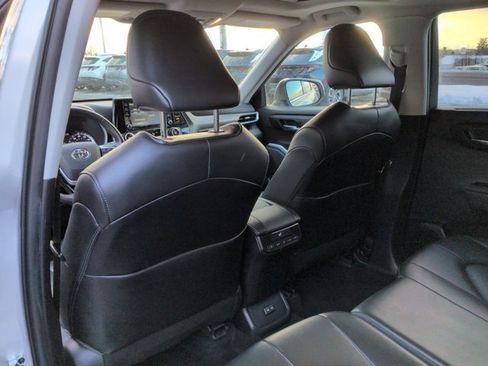 Certified 2022 Toyota Highlander XLE image 16