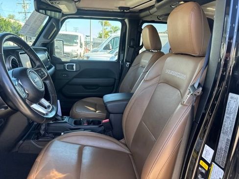 Used 2023 Jeep Gladiator Rubicon w/ Cold Weather Group AWD/4WD image 9