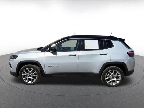 Used 2025 Jeep Compass Limited AWD/4WD image 9