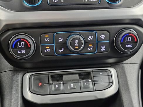 Used 2023 GMC Acadia SLE FWD image 18