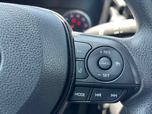 Used 2020 Toyota RAV4 LE FWD image 17