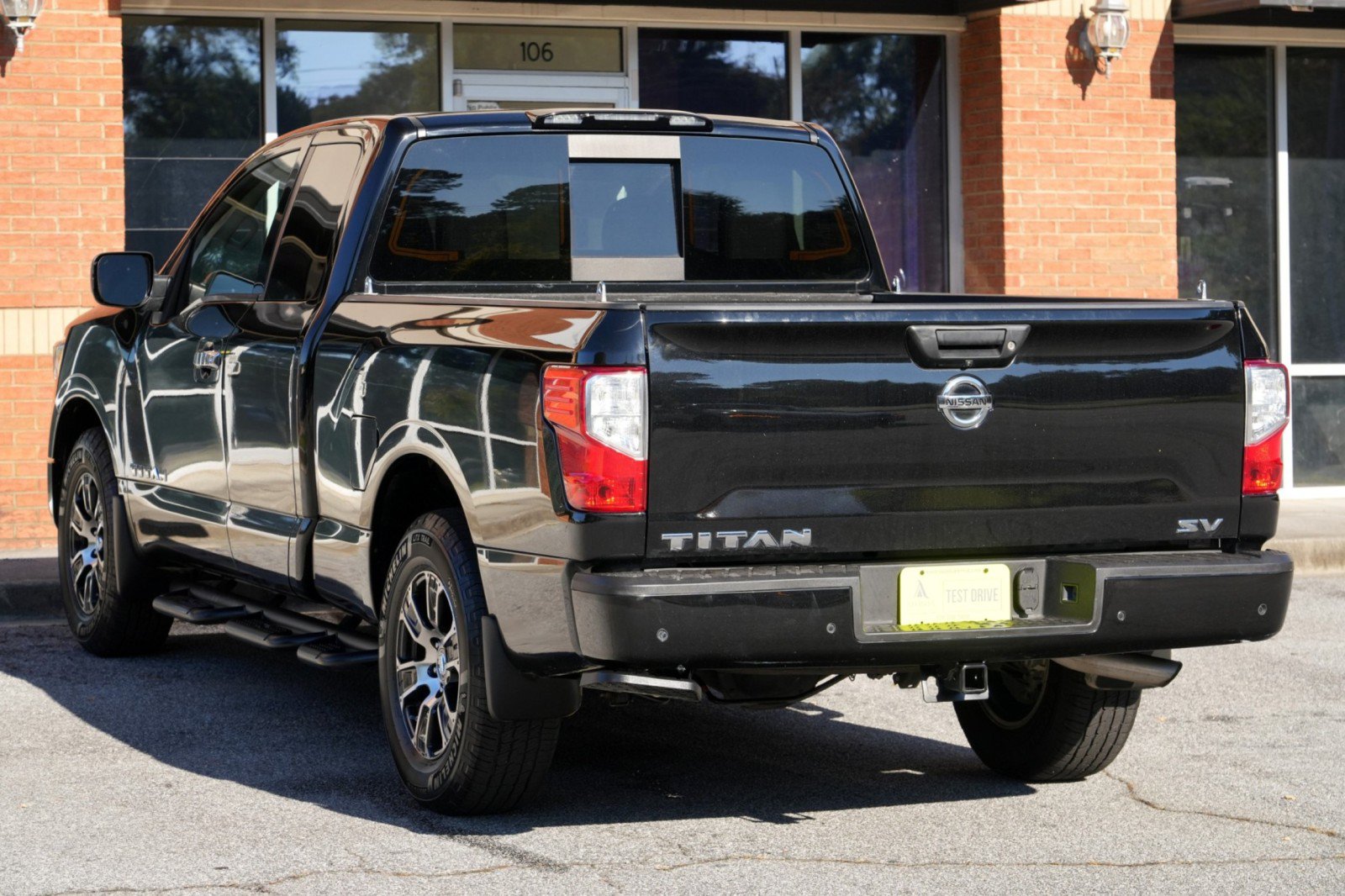 Used 2021 Nissan Titan SV w/ SV Convenience Package RWD image 36
