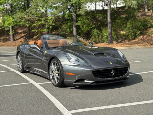 Used 2011 Ferrari California RWD image 21