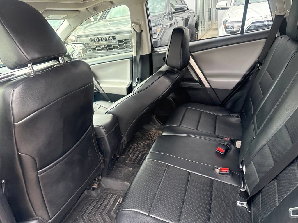 Used 2018 Toyota RAV4 XLE AWD/4WD image 12