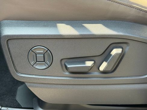 Used 2025 Audi Q5 Premium w/ Convenience Package AWD/4WD image 14