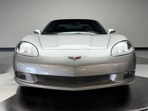 Used 2006 Chevrolet Corvette Coupe w/ Preferred Equipment Group RWD image 3