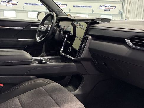 Used 2025 GMC Acadia Elevation image 41