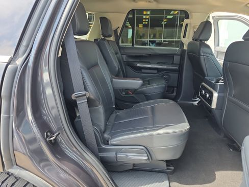 Used 2024 Ford Expedition XLT AWD/4WD image 19