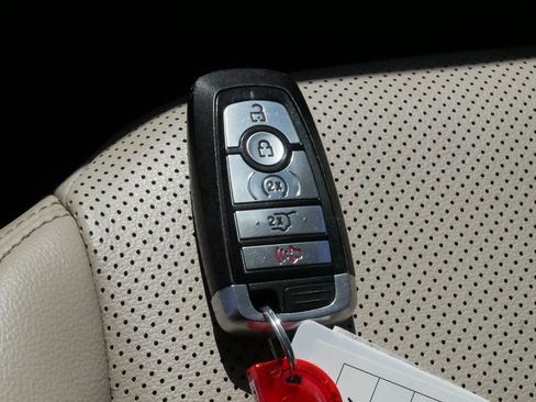 Used 2020 Ford Escape SEL AWD/4WD image 32