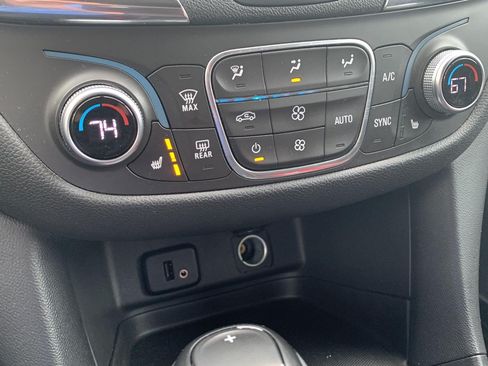 Used 2018 Chevrolet Equinox LT AWD/4WD image 12