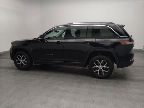 Used 2023 Jeep Grand Cherokee Limited image 3