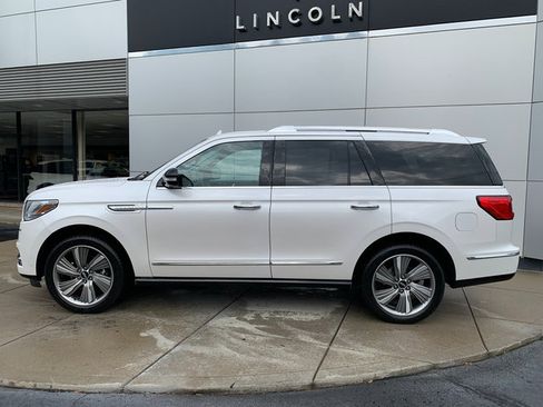 Used 2018 Lincoln Navigator Reserve w/ Technology Package AWD/4WD image 2