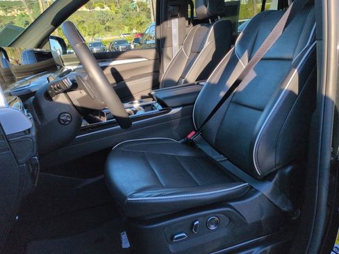 Certified 2025 Cadillac Escalade ESV Premium Luxury image 22