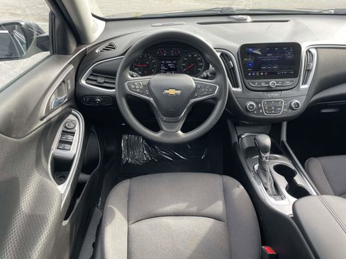 Used 2024 Chevrolet Malibu LT image 2