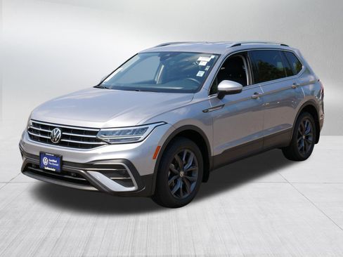 Certified 2023 Volkswagen Tiguan SE FWD image 3