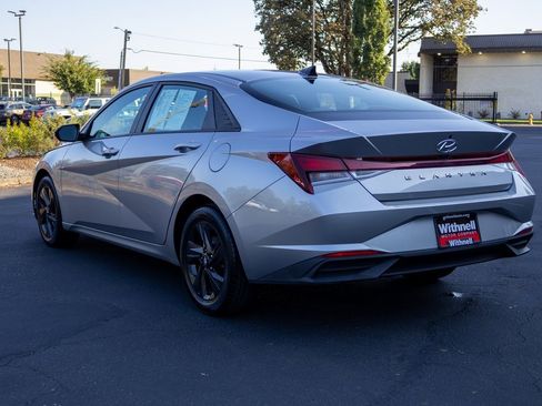 Used 2022 Hyundai Elantra SEL w/ Preferred Accessory Package image 9