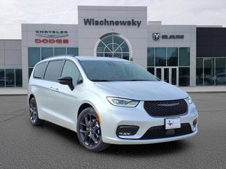 New 2026 Chrysler Pacifica Limited w/ S Appearance Package FWD video 1