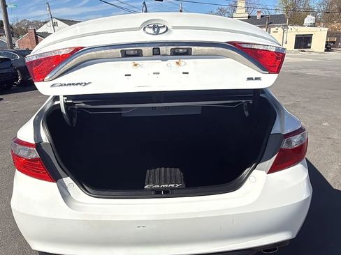 Used 2017 Toyota Camry SE FWD image 9