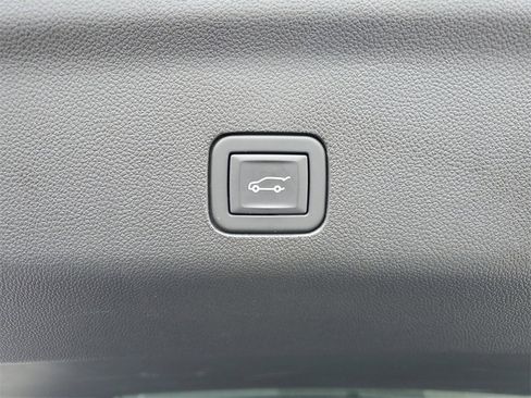 Used 2021 GMC Yukon Denali w/ Denali Ultimate Package image 39