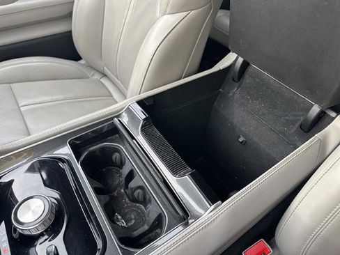 Used 2023 Jeep Wagoneer 4WD w/ Convenience Group I image 33