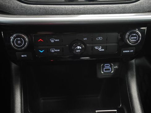 Certified 2023 Jeep Compass Latitude image 33