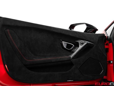 Used 2018 Lamborghini Huracan Performante AWD/4WD image 28