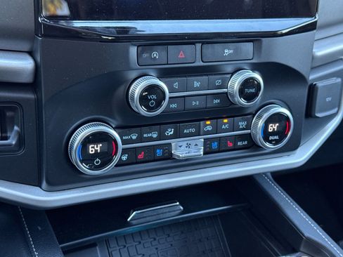 New 2024 Ford Expedition XLT image 24