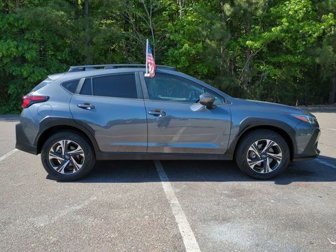 Used 2024 Subaru Crosstrek 2.0i Premium AWD/4WD image 3