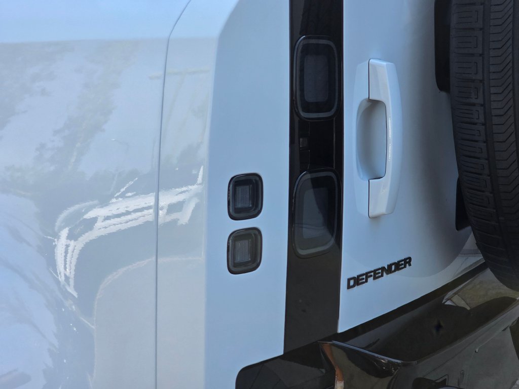 New 2026 Land Rover Defender 110 X-Dynamic SE AWD/4WD image 36
