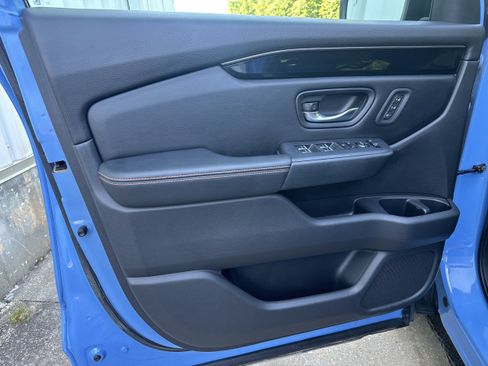 Used 2023 Honda Pilot TrailSport image 8