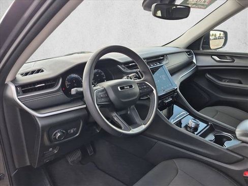 Used 2024 Jeep Grand Cherokee Laredo RWD image 9