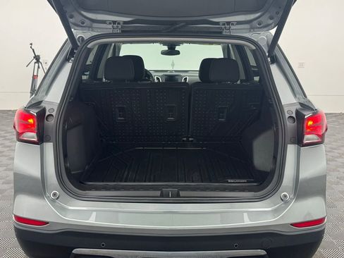 Used 2024 Chevrolet Equinox LT w/ LPO, Floor Liner Package FWD image 9