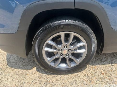 Used 2024 GMC Terrain SLT FWD image 10