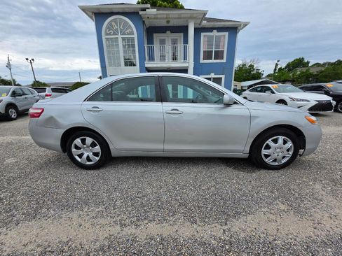 Used 2009 Toyota Camry LE FWD image 6
