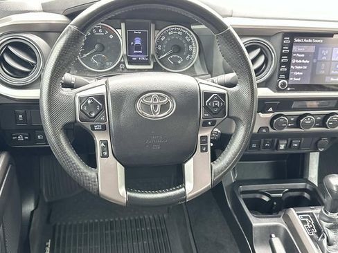 Used 2022 Toyota Tacoma SR5 RWD image 25